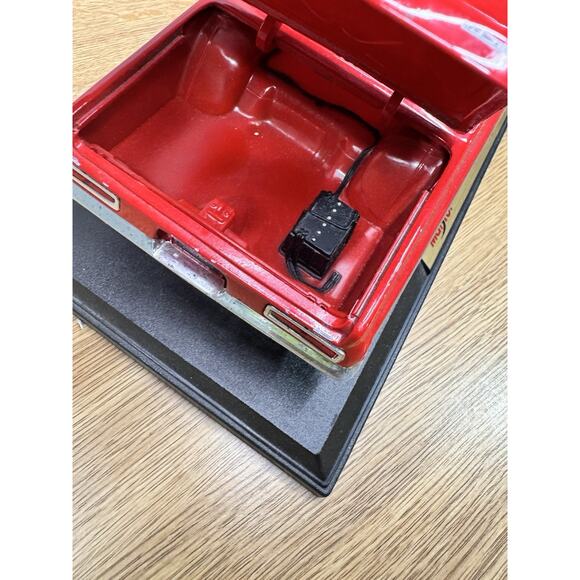 Maisto 1/18 - Dodge 330 1963 Red Diecast Scale Model Car - Picture 5 of 11